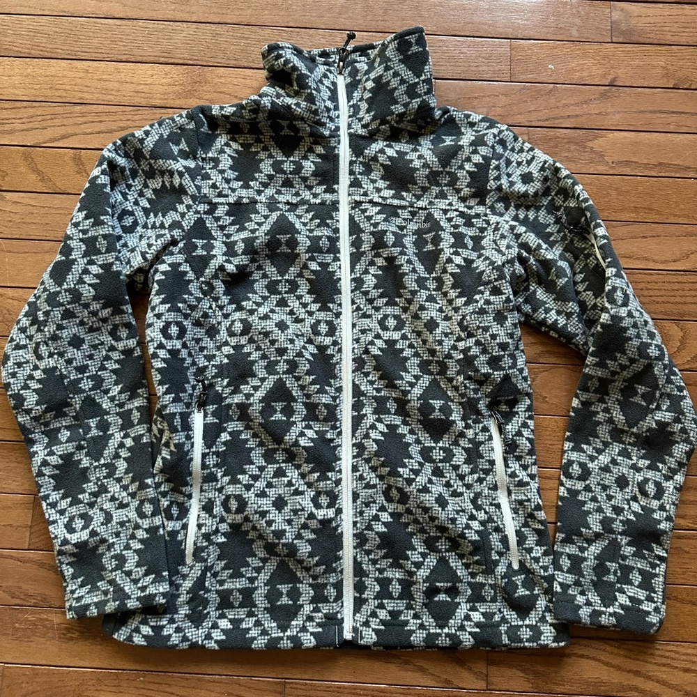 Gray patterned Columbia fleece